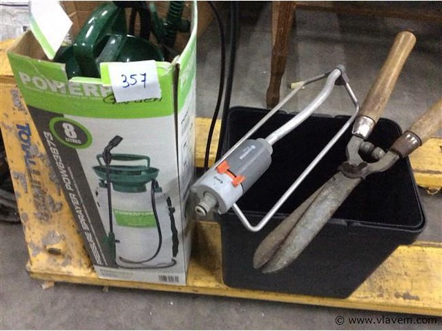 Lot tuinmateriaal - afbeelding 1 van  2