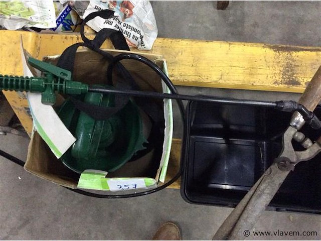 Lot tuinmateriaal - afbeelding 2 van  2
