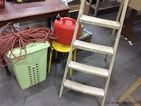 Lot varia oa trapladder + - afbeelding 1 van  2