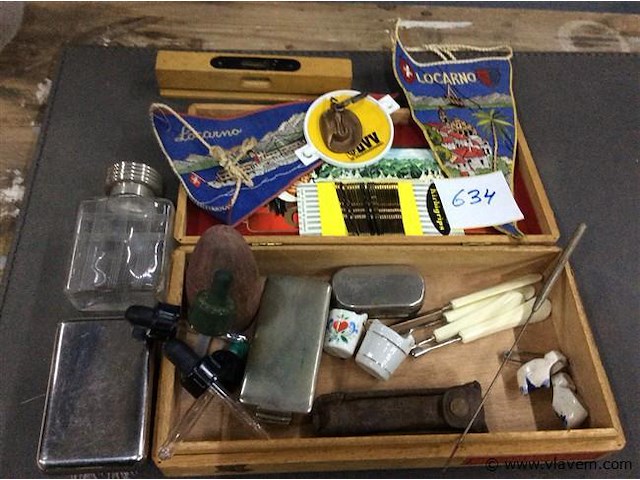 Lot varia - afbeelding 1 van  3