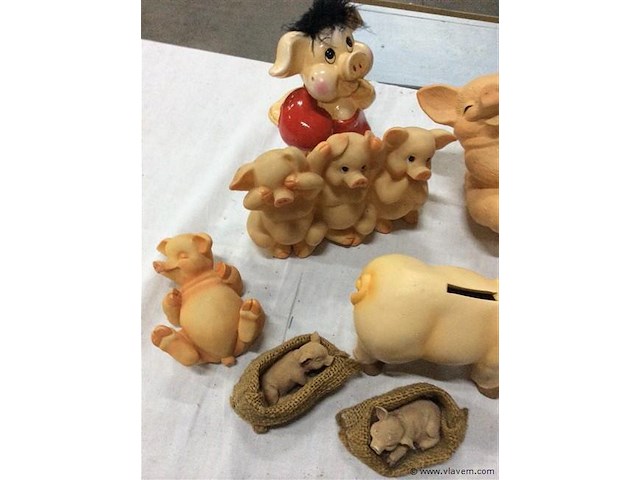 Lot varkentjes - afbeelding 2 van  3