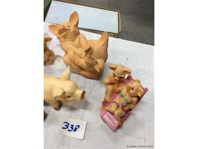 Lot varkentjes - afbeelding 3 van  3