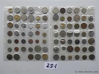 Lot wereldmunten (2 vellen)