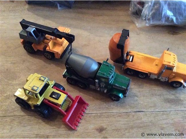 Lot werfvoertuigen - afbeelding 2 van  3