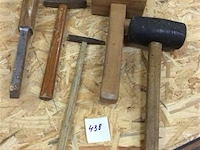 Lot werkmateriaal divers vnl hamers