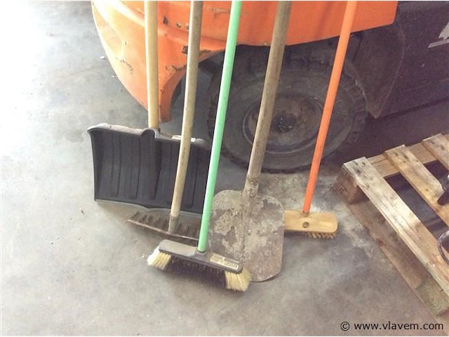 Lot werkmateriaal - afbeelding 1 van  2