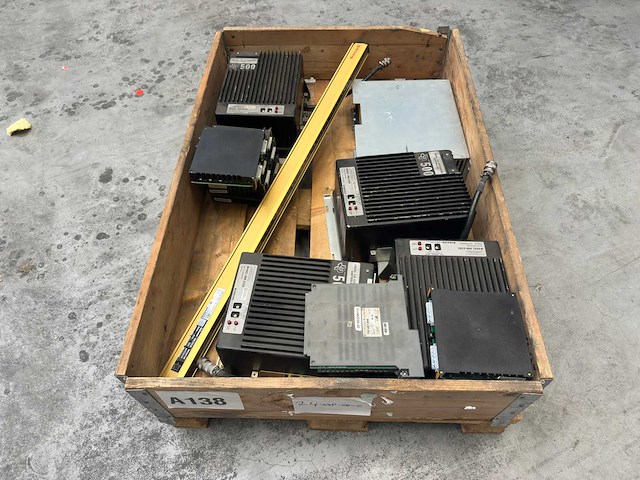 Lot with controllers and light sensors - afbeelding 1 van  7