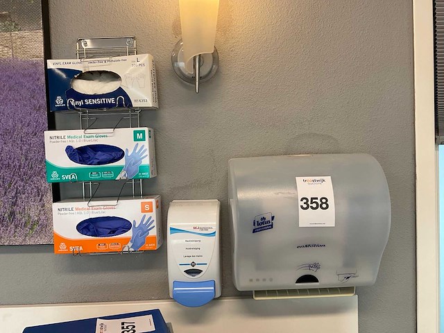 Lotus handdoek en zeepdispenser - afbeelding 1 van  5