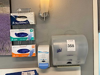 Lotus handdoek en zeepdispenser - afbeelding 1 van  5