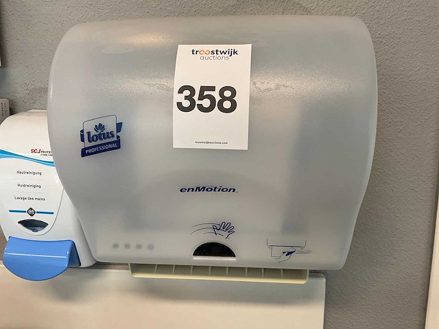 Lotus handdoek en zeepdispenser - afbeelding 2 van  5