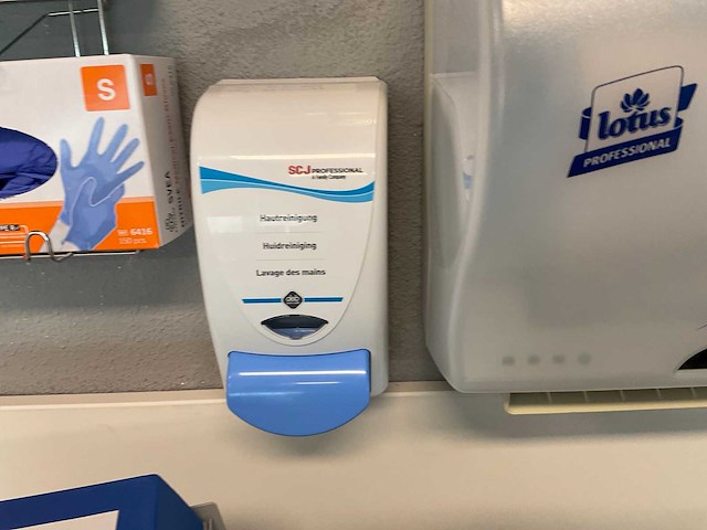 Lotus handdoek en zeepdispenser - afbeelding 3 van  5