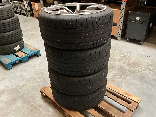 Lotus velgen set met pirelli p zero 315/30 r23 zomerband met velgen (4x) - afbeelding 1 van  10