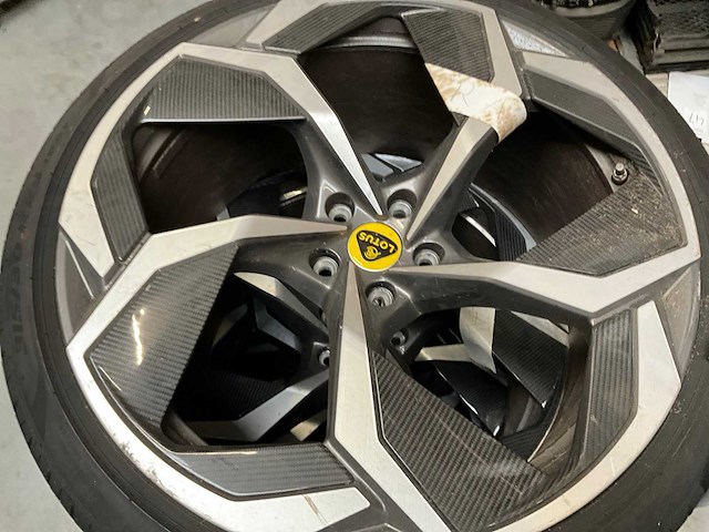Lotus velgen set met pirelli p zero 315/30 r23 zomerband met velgen (4x) - afbeelding 4 van  10