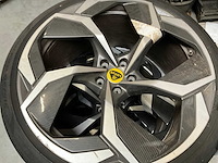 Lotus velgen set met pirelli p zero 315/30 r23 zomerband met velgen (4x) - afbeelding 4 van  10