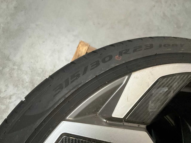 Lotus velgen set met pirelli p zero 315/30 r23 zomerband met velgen (4x) - afbeelding 6 van  10