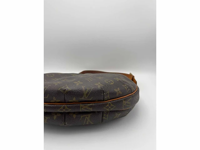 Louis vuitton - croissant mm - handtas - op echtheid geconroleerd - designer - afbeelding 2 van  14