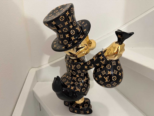 Louis vuitton dagobert duck sculptuur - afbeelding 3 van  5