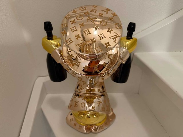 Louis vuitton dagobert duck sculptuur - afbeelding 3 van  3