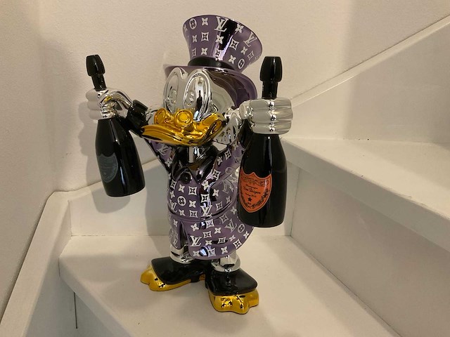 Louis vuitton dagobert duck sculptuur - afbeelding 1 van  7