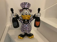Louis vuitton dagobert duck sculptuur - afbeelding 2 van  7