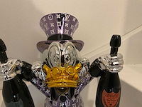 Louis vuitton dagobert duck sculptuur - afbeelding 5 van  7
