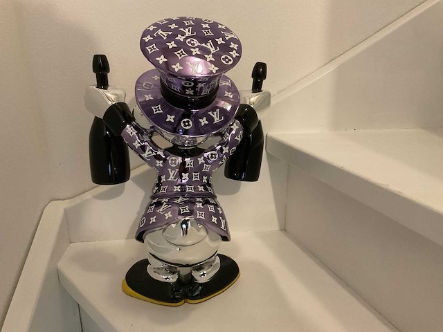 Louis vuitton dagobert duck sculptuur - afbeelding 7 van  7