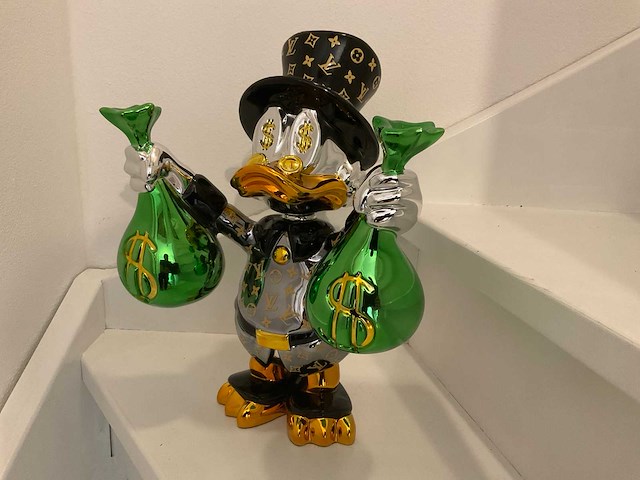 Louis vuitton dagobert duck sculptuur - afbeelding 1 van  8