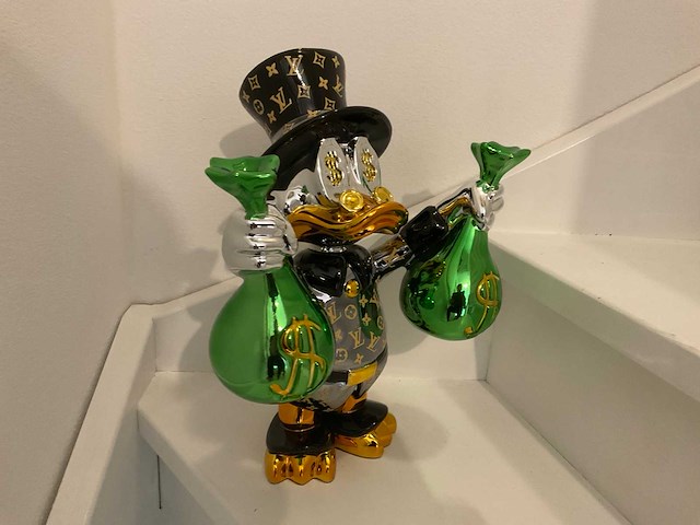 Louis vuitton dagobert duck sculptuur - afbeelding 5 van  8