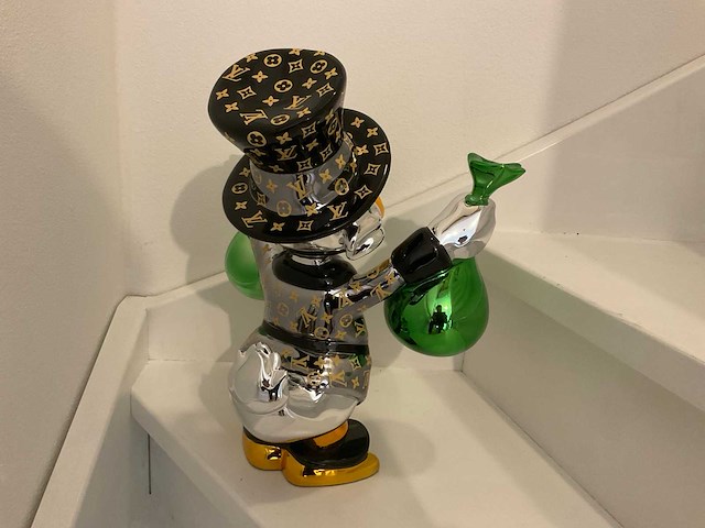 Louis vuitton dagobert duck sculptuur - afbeelding 7 van  8
