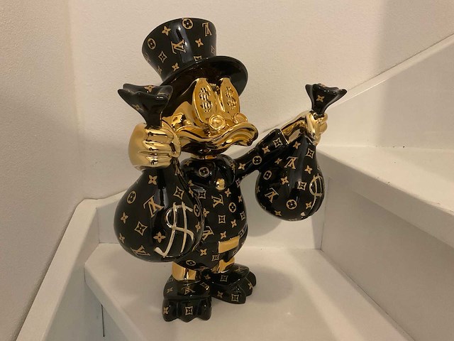 Louis vuitton dagobert duck sculptuur - afbeelding 1 van  7