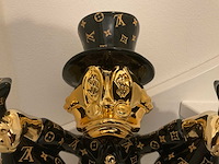 Louis vuitton dagobert duck sculptuur - afbeelding 3 van  7