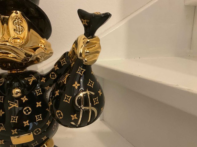 Louis vuitton dagobert duck sculptuur - afbeelding 4 van  7
