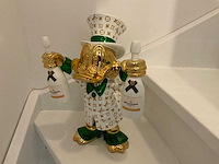 Louis vuitton dagobert duck sculptuur