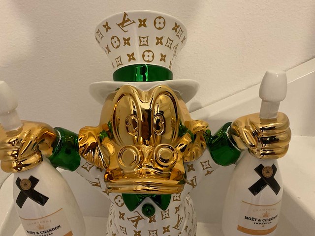 Louis vuitton dagobert duck sculptuur - afbeelding 4 van  6