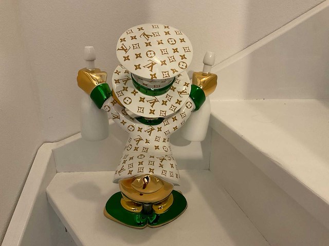 Louis vuitton dagobert duck sculptuur - afbeelding 6 van  6