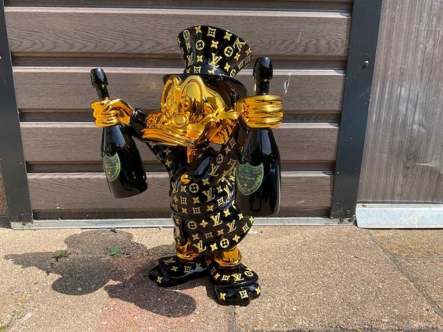 Louis vuitton dagobert duck sculptuur - afbeelding 1 van  8