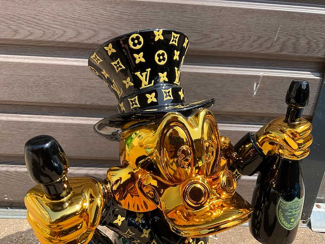 Louis vuitton dagobert duck sculptuur - afbeelding 5 van  8