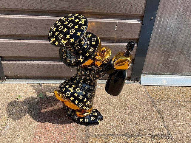 Louis vuitton dagobert duck sculptuur - afbeelding 6 van  8