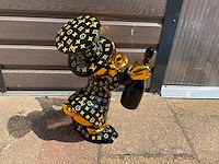 Louis vuitton dagobert duck sculptuur - afbeelding 6 van  8