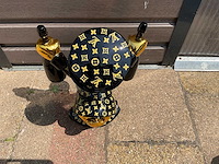 Louis vuitton dagobert duck sculptuur - afbeelding 8 van  8