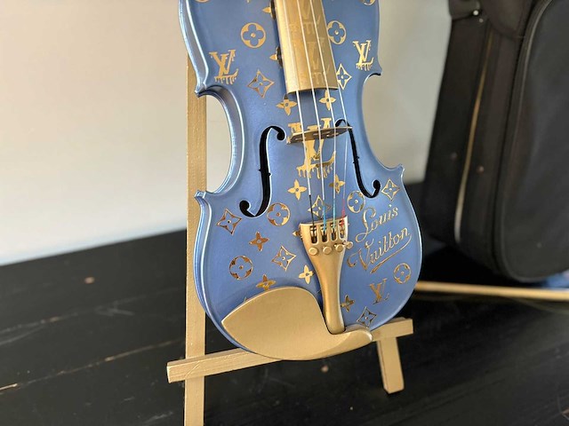 Louis vuitton-geïnspireerde decoratie viool - afbeelding 4 van  7