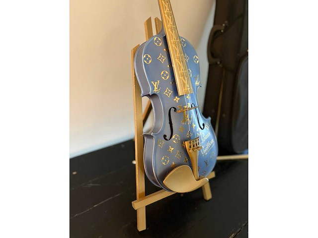 Louis vuitton-geïnspireerde decoratie viool - afbeelding 6 van  7
