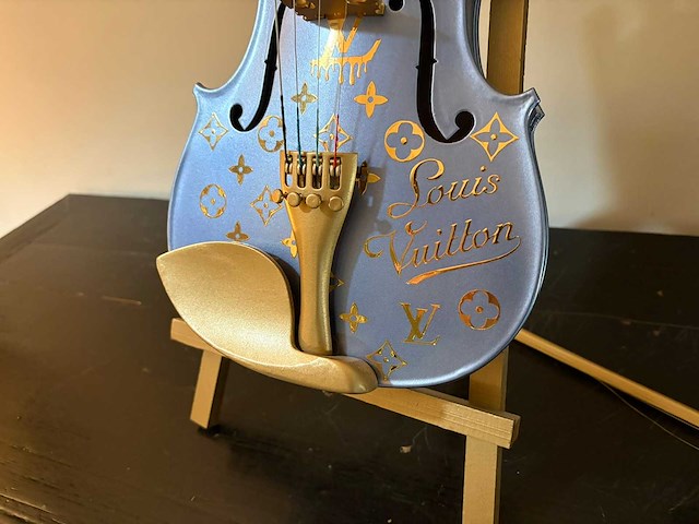 Louis vuitton-geïnspireerde decoratie viool - afbeelding 7 van  7