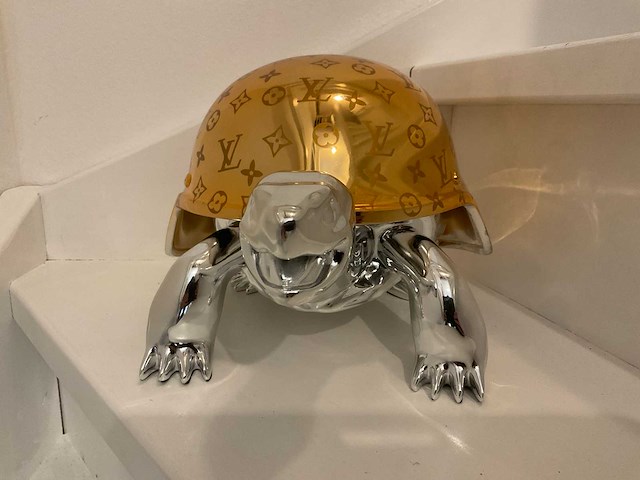 Louis vuitton turtle sculptuur - afbeelding 4 van  6