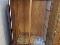 Louis xv slaapkamer bestaande uit commode 4 laden, 2 kleine commode 5 laden, kleerkast 4 deuren, kleerkast 3 deuren, tweepersoonsbed met matras - afbeelding 11 van  19