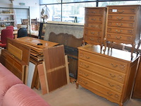 Louis xv slaapkamer bestaande uit commode 4 laden, 2 kleine commode 5 laden, kleerkast 4 deuren, kleerkast 3 deuren, tweepersoonsbed met matras