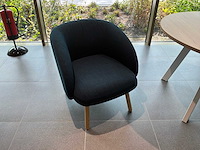 Lounge zitplaatsen met tafel - afbeelding 3 van  4
