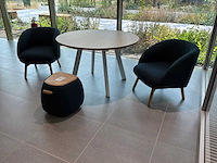 Lounge zitplaatsen met tafel - afbeelding 1 van  4