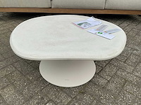 Loungeset met hanglamp en bijzettafel