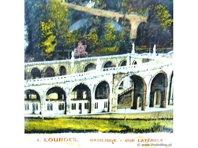 Lourdes basilique - vue laterale - afbeelding 3 van  5